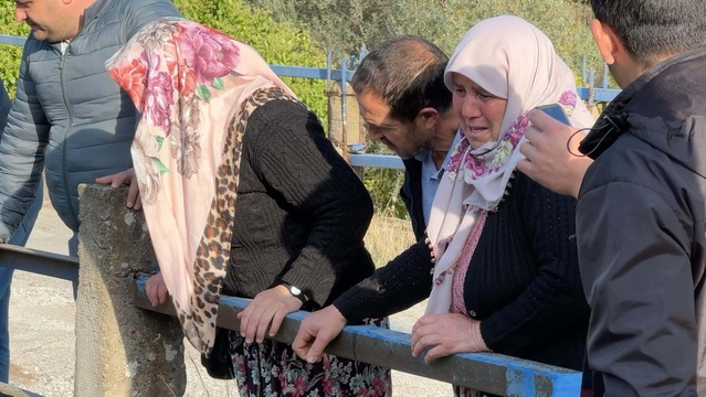 Aydın Efeler'de köprüde sığ dereye uçan otomobilde 3 kişi yaralandı