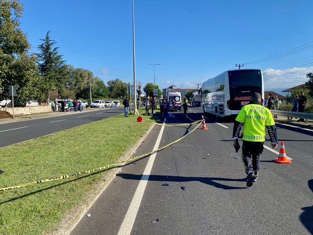 Düzce'de motosikletin çarptığı 74 yaşındaki yaya öldü, sürücü ağır yaralandı