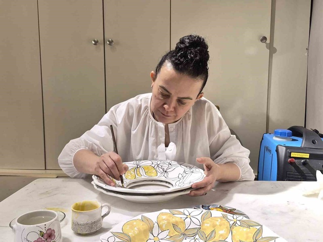 Eskişehir'de seramikçi Alina Öznür, Selçuklu motiflerini bıçak kullanmadan üretiyor