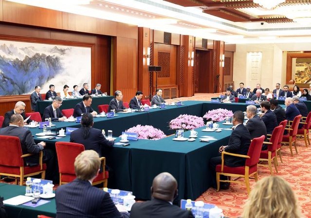 Zhao Leji, Beijing'de 52 ülkeden katılımcılara işbirliğine hazır olduğunu söyledi