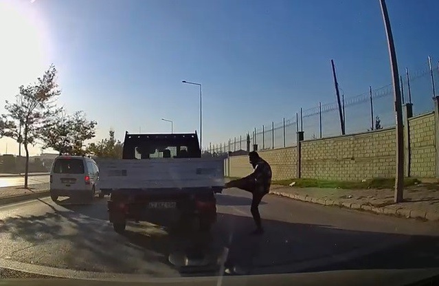 Konya'da araç kamerasına yansıyan tekme olayında sürücüye 180 bin lira ceza kesildi