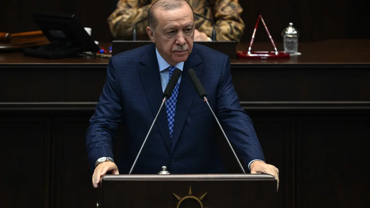 Erdoğan’dan Özel’e sert yanıt: “Kiminle savaştasınız?”