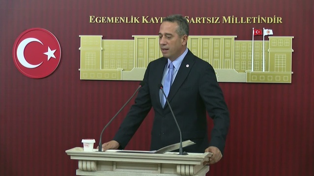 Başarır, AK Parti'ye katılan Cemil Tugay'a yüzünü değiştirmesini önerdi