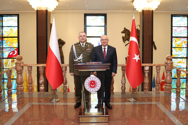 Milli Savunma Bakanı Yaşar Güler, Polonya Genelkurmay Başkanı Kukula'yı kabul etti
