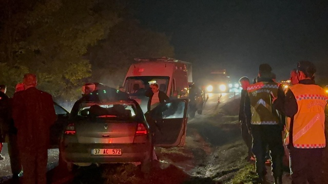 Kastamonu Taşköprü'de otomobil büyükbaş hayvana çarptı, sürücü ve hayvan öldü