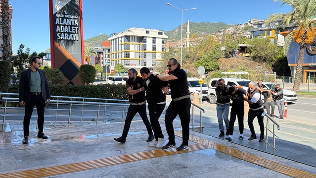 Alanya'da kaçırma ve 15 milyon avroluk senet şantajı iddiasında 8 kişi gözaltına alındı