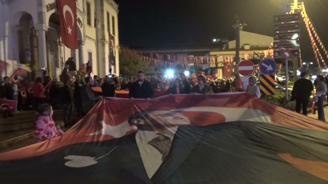 Sinop'ta 29 Ekim fener alayı YENİ Parti'nin düzenlemesiyle konserle son buldu