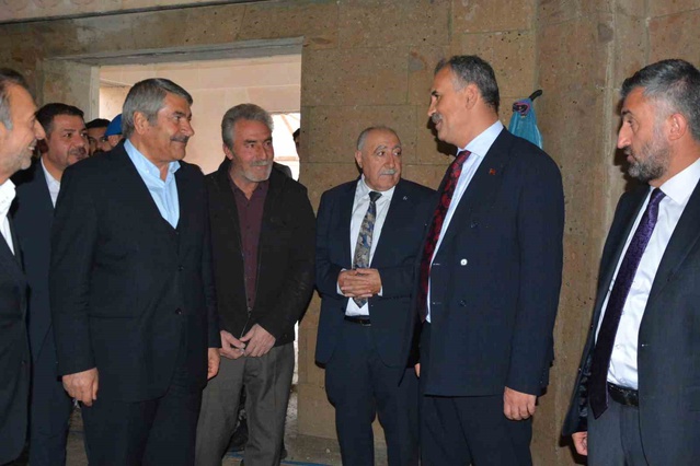 Ağrı Valisi Bozkurt, Patnos'ta Seyir Tepesi'ndeki çalışmaları inceledi
