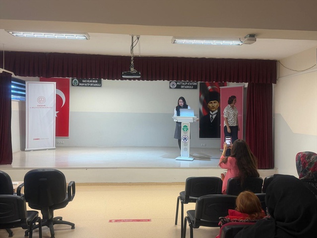 Eskişehir'de iki okul velisine benlik saygısı semineri verildi
