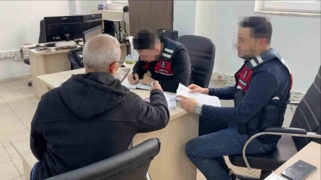 Düzce Jandarması 5 ilde yapay zeka dolandırıcılığı operasyonunda 9 şüpheli tutuklandı