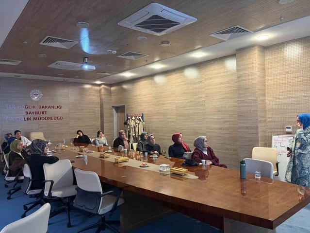 Bayburt'ta aile sağlığı personeline gebelik ve tiroit yönetimi eğitimi düzenlendi