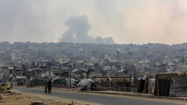 Katil İsrail'in Gazze Şeridi'ne düzenlediği saldırılarda 5 Filistinli hayatını kaybetti