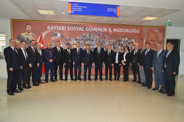 SGK Başkanı Elitaş, Kayseri'de istişare toplantısında il müdüründen bilgi aldı
