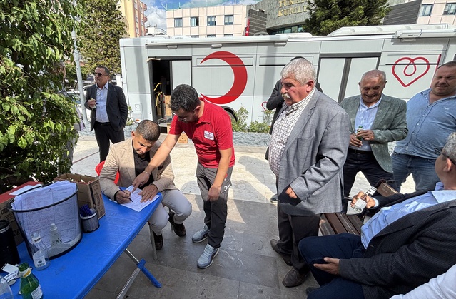 Kumluca'da muhtarlar Kızılay'ın kan bağışına 200 ünite için destek oldu