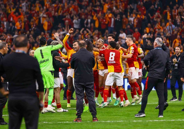 Galatasaray, Fenerbahçe'yi 2-1 yenerek ligde 5 maçlık yenilmezlik serisini sürdürdü