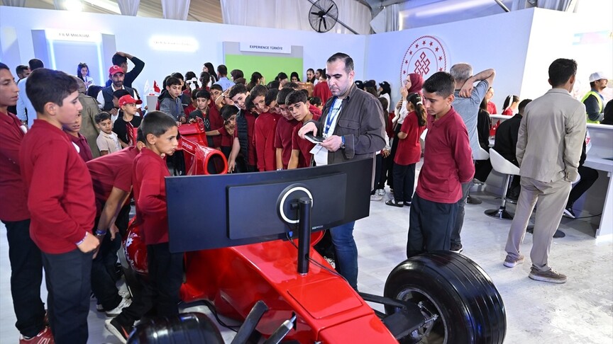 Yurt dışında yaşayan Türk mühendis adayları TEKNOFEST'ten ilham alıyor