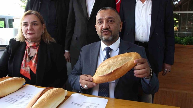 MHP Amasya'da 18 TL'lik ekmek fiyatına tepki gösterip halk ekmek çağrısı yaptı