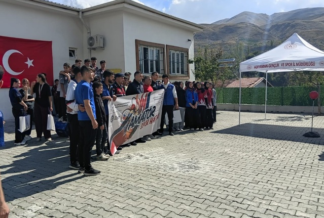 Çelikhan'da Amatör Spor Haftası'nda atletizm koşusunda dereceye girenler ödül aldı