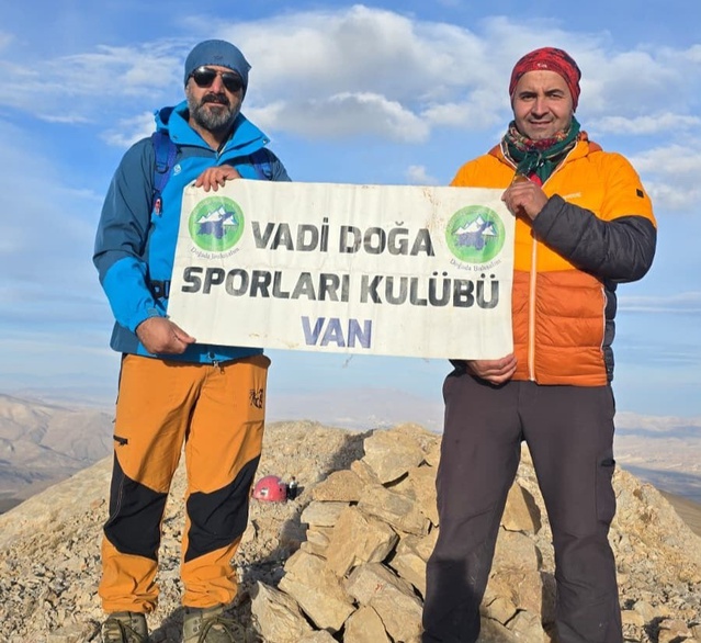 Van Başkale'de 9 dağcı, Vadi Doğa Sporları Kulübü etkinliğinde İspiriz zirvesine ulaştı