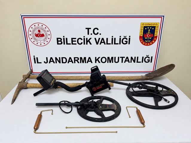 Jandarma Bilecik Gölpazarı'nda define arayan 2 kişiyi operasyonda suçüstü yakaladı