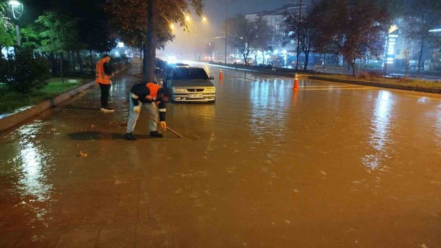 Boyabat'ta sağanak sonrası ana arterler su altında kaldı, altyapı sorunu ortaya çıktı