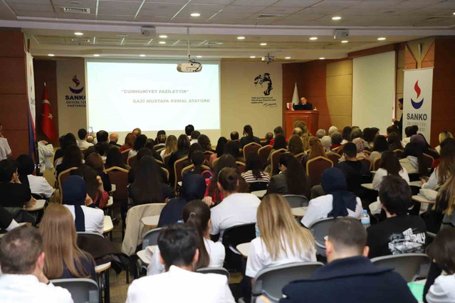 SANKO Üniversitesinde Cumhuriyetin 103. yılı törenle kutlandı, Atatürk anıldı