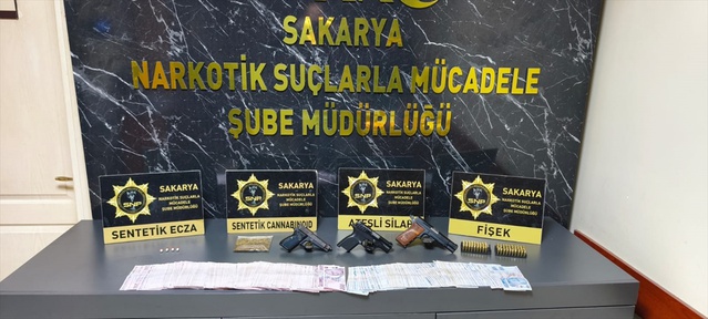 Sakarya'da operasyonda 14 zanlı yakalandı, 251 bin 300 lira ele geçirildi