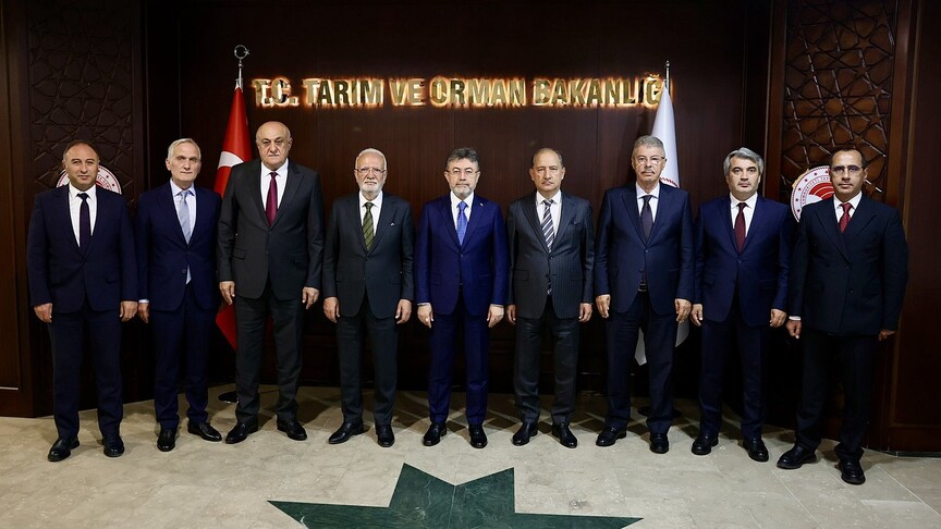 Bakan Yumaklı: Şeker sektörümüzle omuz omuza çalışmaya devam edeceğiz