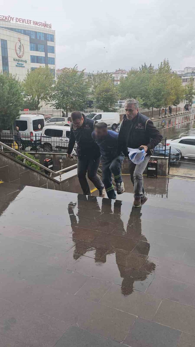 Çerkezköy'de bayrakları çöpe atan kişinin görüntüleri kendisinin çektiği belirlendi