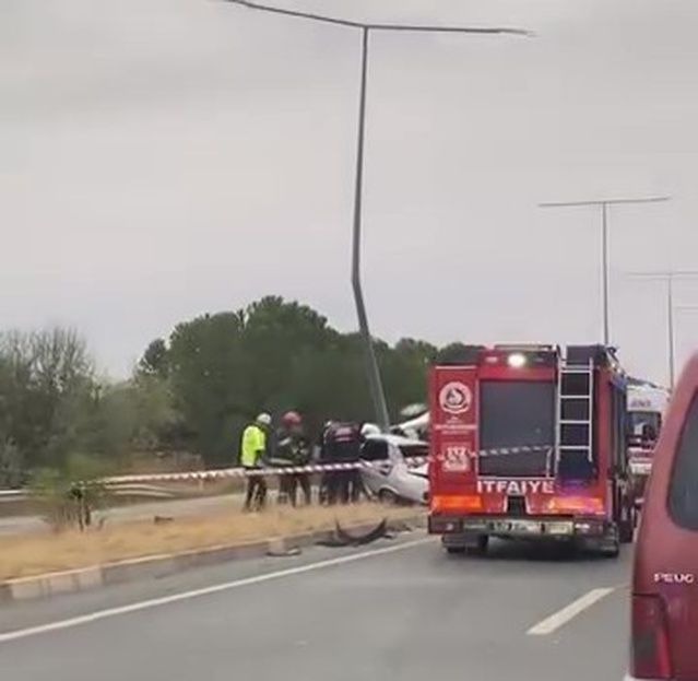 Denizli Sarayköy'de kontrolden çıkan TOFAŞ ikiye bölündü, sürücü hayatını kaybetti