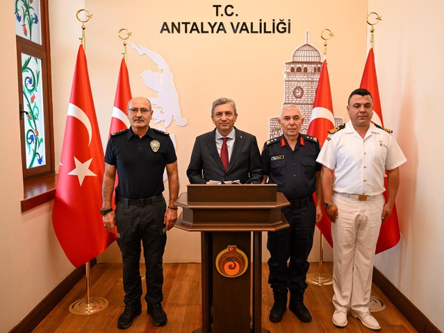 Antalya'da eylülde 4 bin 424 aranan kişi yakalandı, bunlardan 690'ı tutuklandı