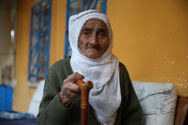 Kayseri Develi'de 108 ve 115 yaşında olduklarını söyleyen iki kişi doğal besleniyor