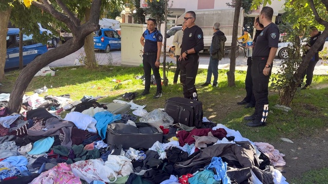 Avcılar'da kadının kıyafetlerini yakınları ceza korkusuyla sokağa bıraktı