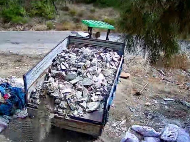 Tarsus'ta kaçak döküm denetiminde fotokapanla 920 bin lira ceza kesildi