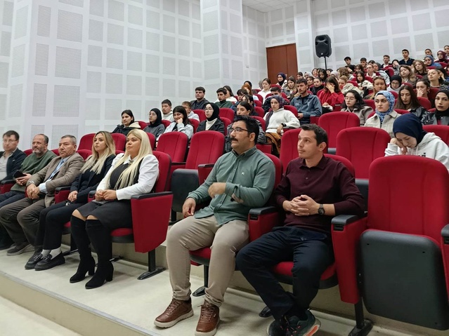 DPÜ Emet MYO'da birinci sınıflara oryantasyon kapsamında okul imkanları tanıtıldı