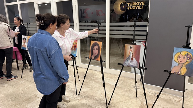 Tekirdağ'da meme kanseri farkındalık sergisi açıldı, erken teşhis çağrısı yapıldı
