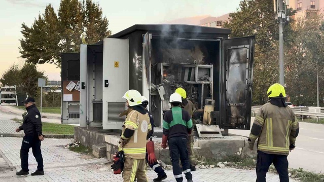 Bursa Nilüfer'de trafodaki patlamalar panik yarattı, yangın kontrol altına alındı