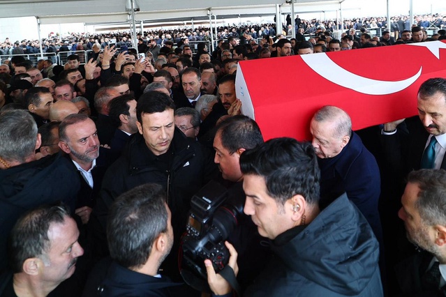 AK Parti'ye geçeceği konuşulan Alper Yeğin, Cumhurbaşkanı Erdoğan ile aynı karede