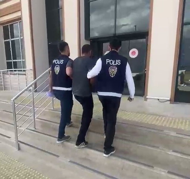 Adıyaman Besni'de ağabeyinin kimliğiyle 15 yıl 4 ay hapisle aranan firari yakalandı