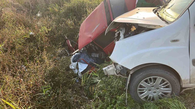 Mersin Tarsus'ta çarpışan otomobil kanalete düştü, 70 yaşındaki kişi yaşamını yitirdi