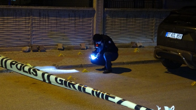 Konya'da 50 yaşındaki kadın, kızının gözü önünde eşi tarafından vurularak öldü
