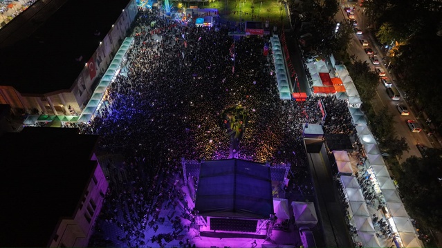 Niğde'deki 6. Gastronomi Festivali'nde Sagopa Kajmer şarkılarını seslendirdi