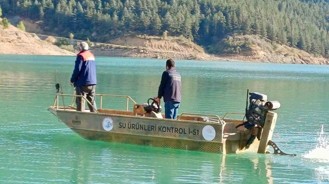 Afyonkarahisar'ın Çay ilçesindeki Çay Barajı'nda kaçak balıkçılığa denetim yapıldı