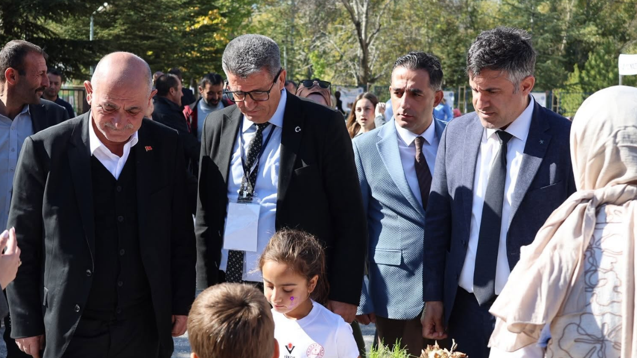 Kalecik’te köy okulundan bilim şenliğine