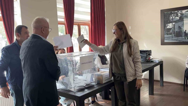 Babaeski'de çifte vatandaşlar Bulgaristan seçimi için sandık başına gitti