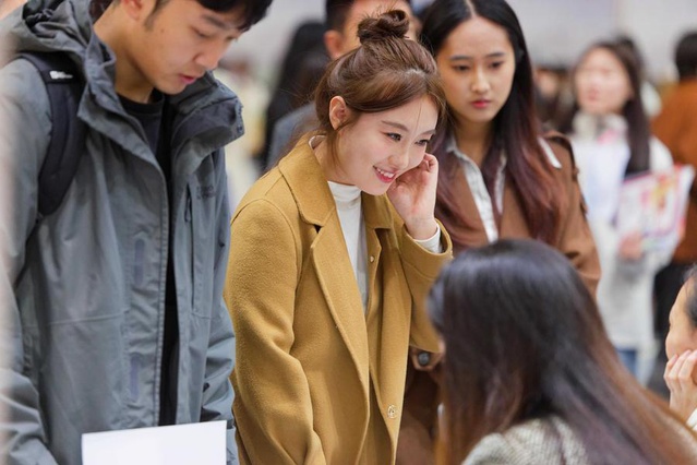 Harbin'deki iş fuarı 260 işveren ve 11.000'den fazla mezunu bir araya getirdi