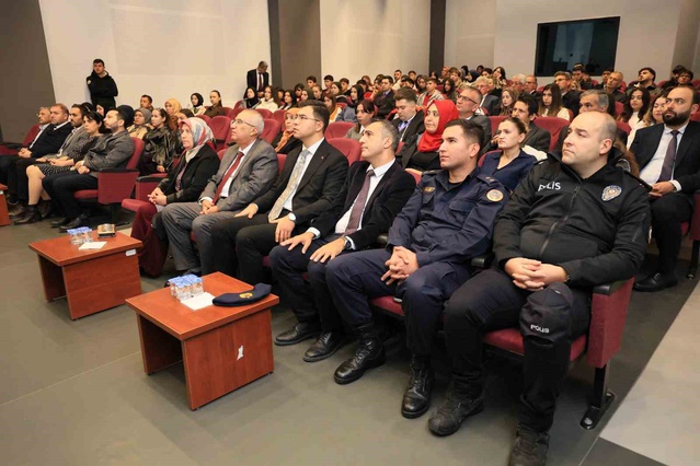 Çameli'de aile konferansında modern dünyanın etkileri ele alındı