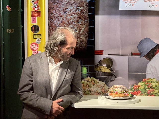 Dünyanın ilk bal mumu döneri Madame Tussauds Berlin'de sergilendi