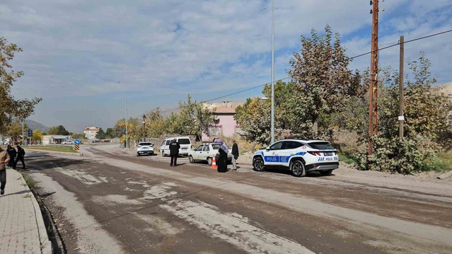 Kayseri Hacılar'da fenalaşan 91 yaşındaki kadın hastaneye götürülürken araçta öldü
