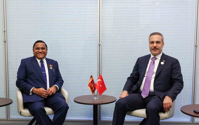 Dışişleri Bakanı Fidan, Bakü'de CICA 7. Zirvesi'nde Sri Lankalı mevkidaşıyla görüştü